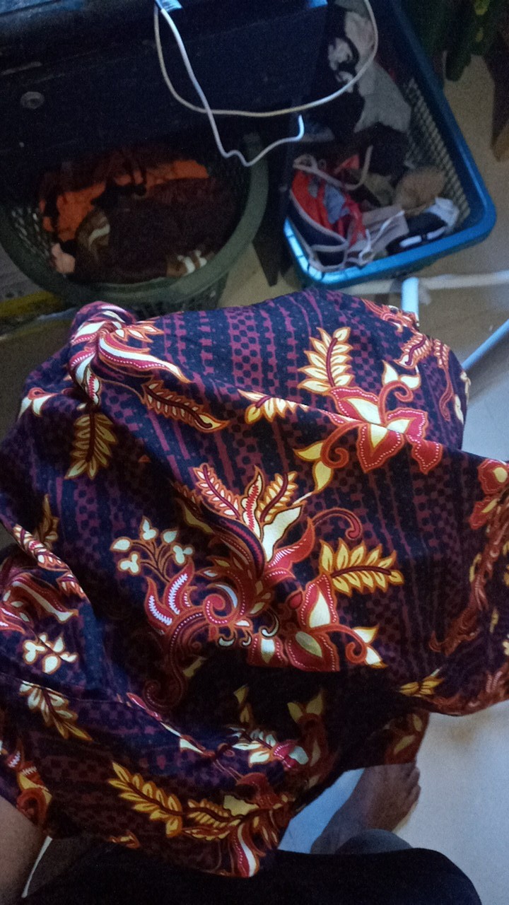 Credomenstore Kemeja Batik Pria Lengan Panjang Hitam Full Motif Floral Maron / Baju Cowok