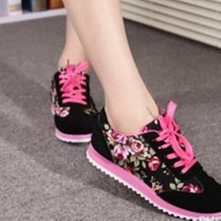  SEPATU  SPORT SNEAKER  WANITA MOTIF BUNGA NIKE BAHAN  BAGUS  