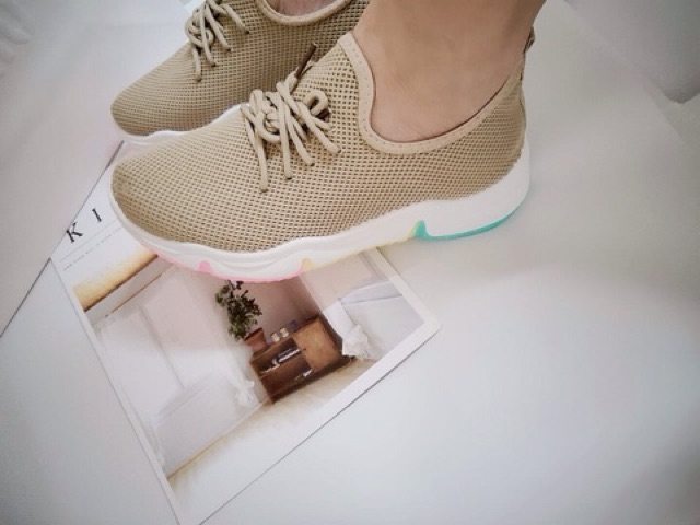 Sepatu olahraga kasual sol pelangi nyaman dan bernapas impor