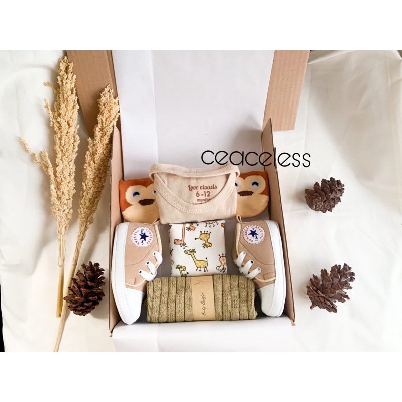Hampers New Born Baby Hampers Bayi Kado Lahiran Kado Bayi Baju Bayi Sepatu Bayi Gift Box Baby-Casual Brown E