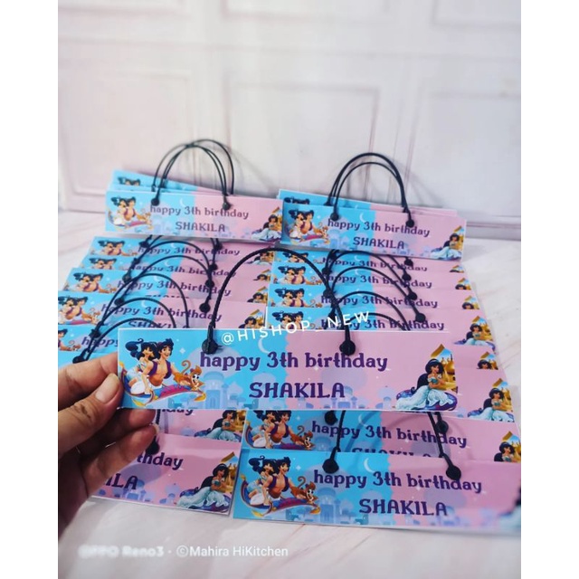 

LABEL TAS ULANG TAHUN TEMA KARTUN / PLASTIK SNACK ULTAH / TAS BINGKISAN / SOUVENIR / BINGKISAN LEBARAN/GODIEBAH ULTAH