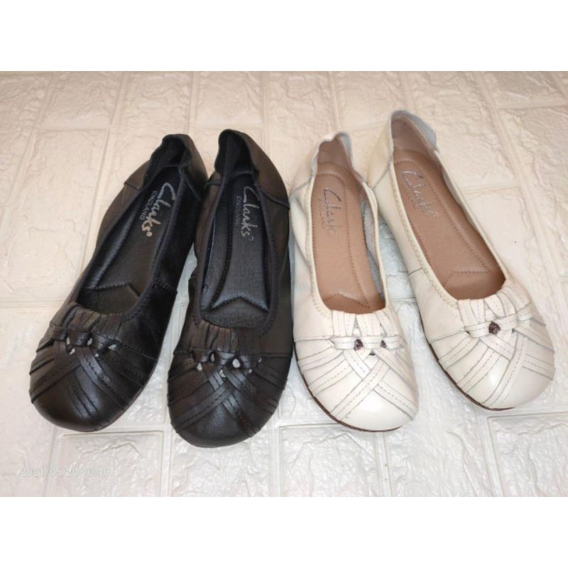 clarks flat shoes