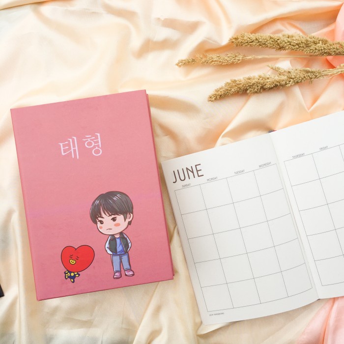 

[RESTOCK] Notebook Agenda dan Polos Taehyung BTS Tata BT21 - A5 Hard Agenda