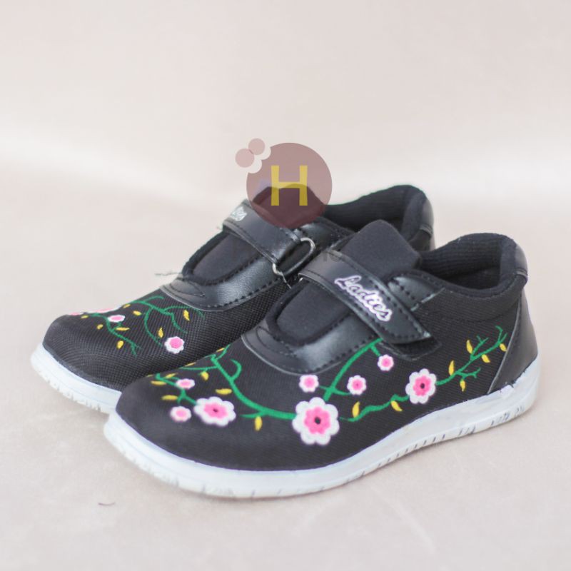Sepatu anak perempuan sekolah tk dan sd lucu motif bunga bg-01