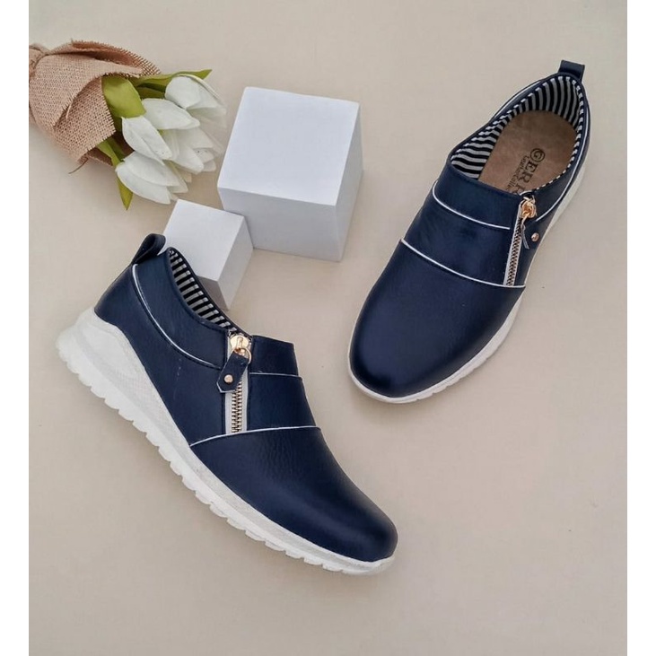 Sepatu Slip On Wanita