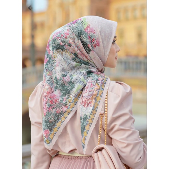 READY Buttonscarves The Sevilla Square - Florecer (Small square)