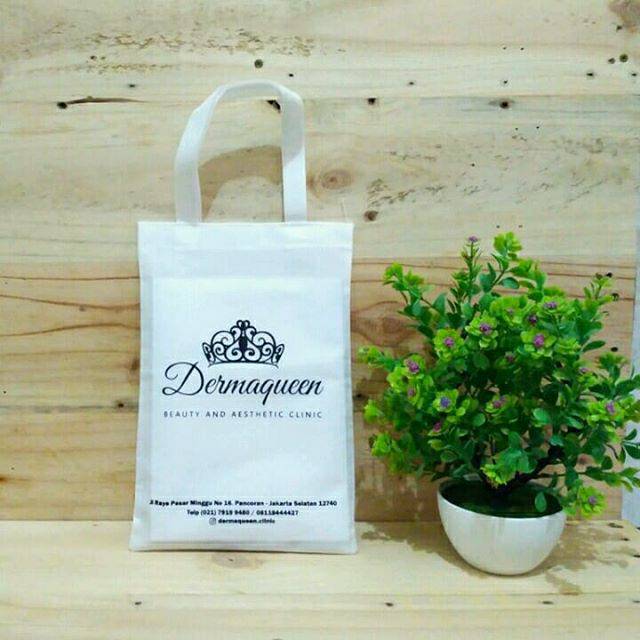 

Godiebag spoundbond size 25cm X 35cm custom sablon 1 sisi