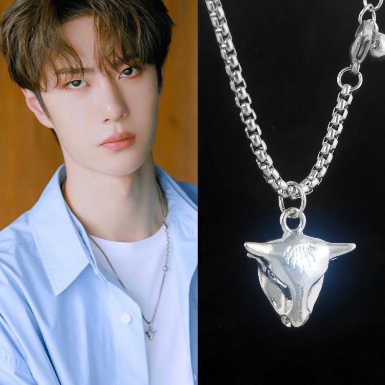 Gaya yang sama seperti Wang Yibo kalung Xiao Zhan Chen Qingling aksesoris bintang bull head pendant