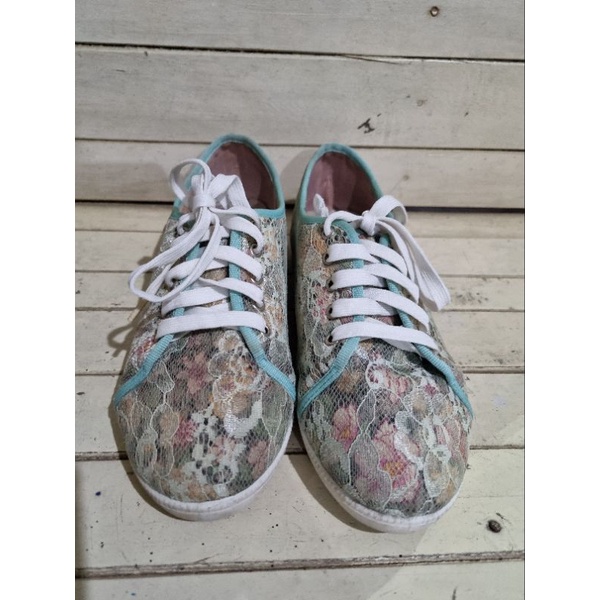 PRELOVED SEPATU DONATELLO |SNEAKERS WANITA | Sepatu Wanita