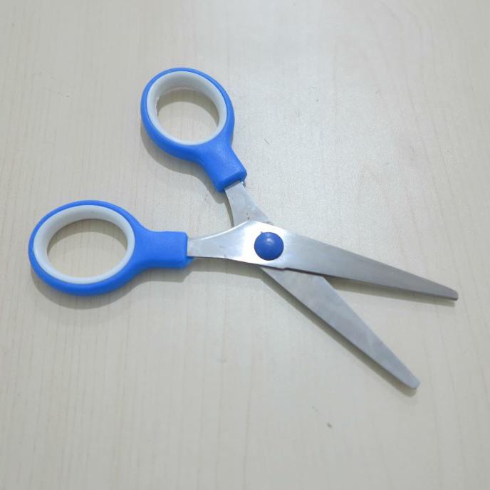 

Gunting Kertas Sedang 13 Cm Murah - Biru Seworld2 Ayo Order
