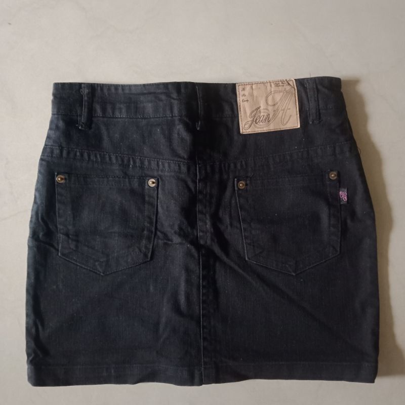 rok denim hitam