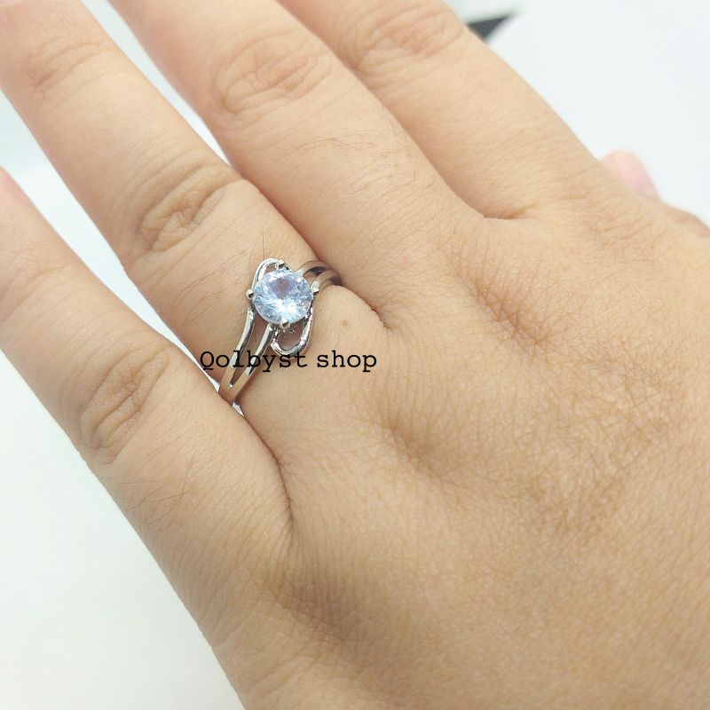 Cincin batu permata satu cantik titanium