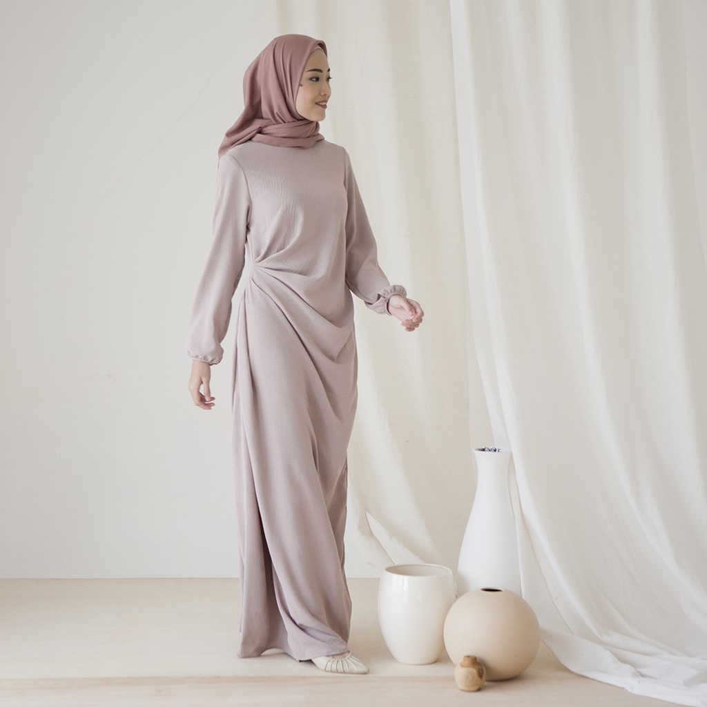 Aska Label - Praya - Gamis dengan drape bagian depan samping warna ungu dusty, dusty pink, coklat, biru indigo