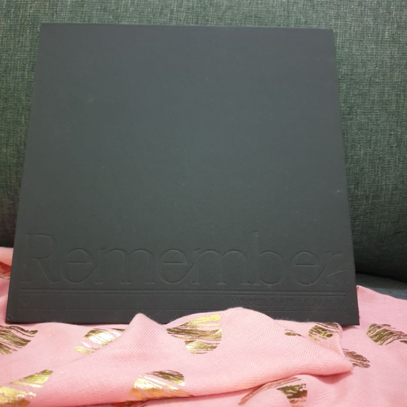 PRELOVED - Album KPOP Import - bekas Remember by WINNER (Black/US version)