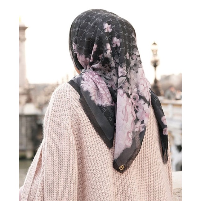 Buttonscarves Hydrangea Noir