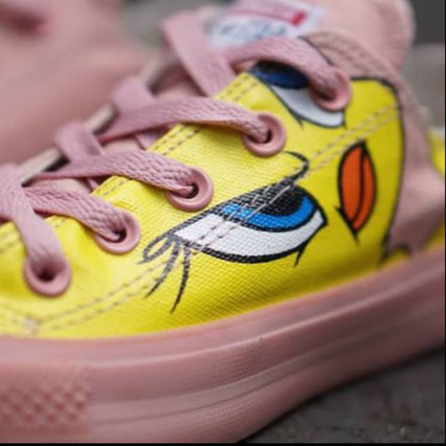 Sepatu wanita CONVERSE LOONEY TUNES PINK