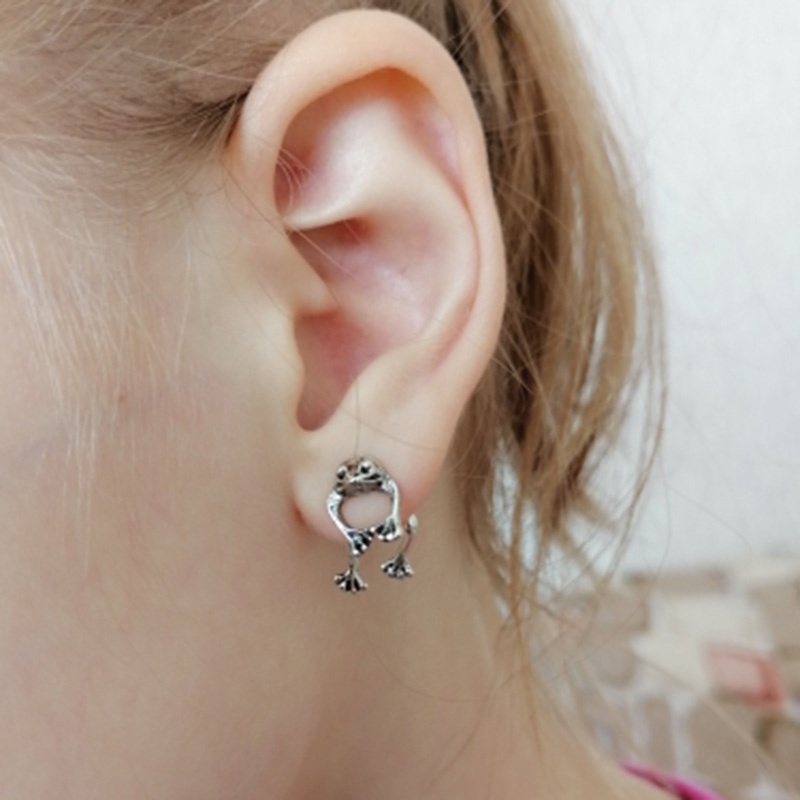 1 Pasang Anting Stud Desain Hewan Katak Gaya Vintage Retro Gothic Punk Untuk Wanita