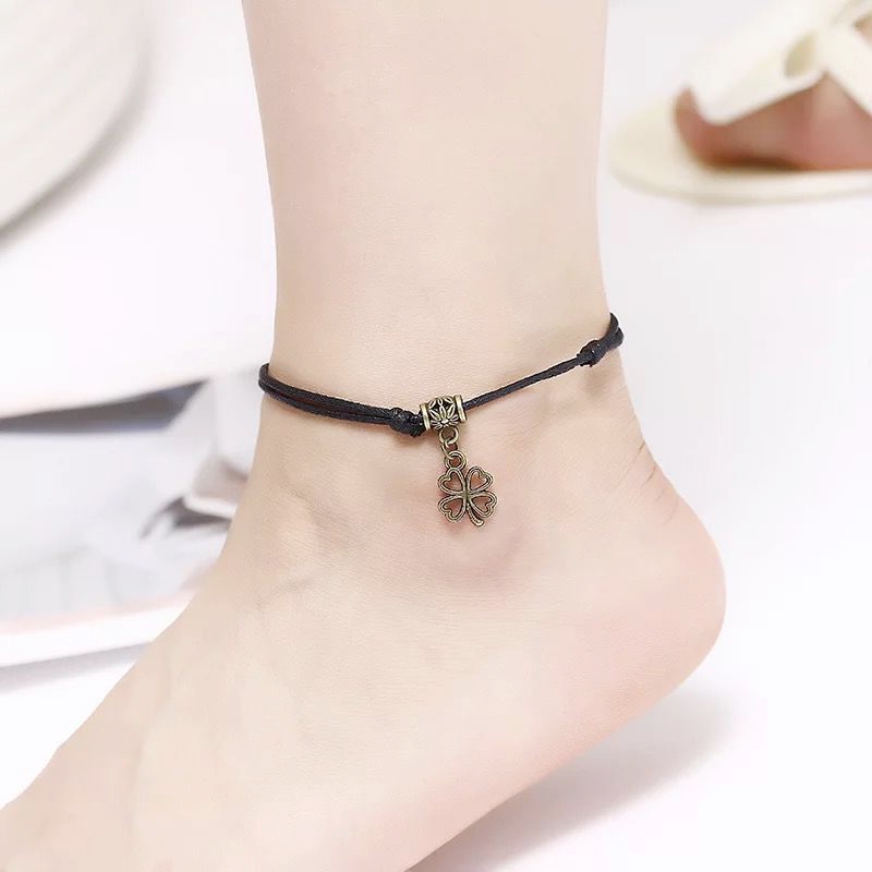 COD❤️Desain Huruf Gelang Kaki Hitam Retro Fashion Korea Geometris Wanita Lonceng Kecil-A.one