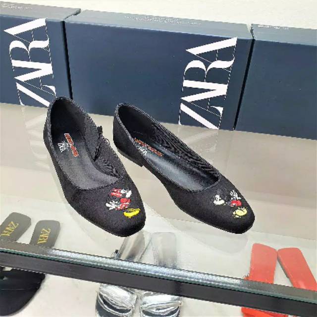 Sepatu zara mickey