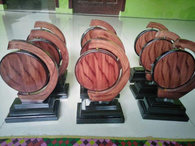 Plakat Kayu Model Bulat Bolak-balik - Plakat Kayu Bundar