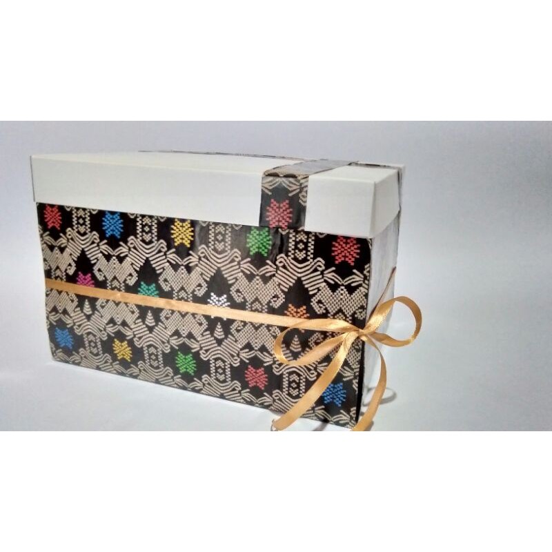 explosion box  isi snack dan mainan