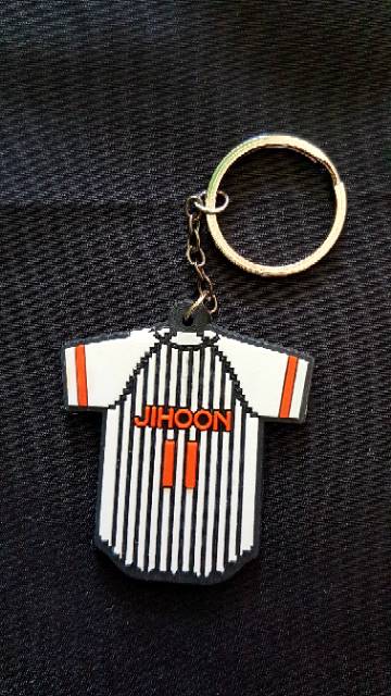 WANNA ONE JERSEY KEYCHAIN GANTUNGAN KUNCI KPOP