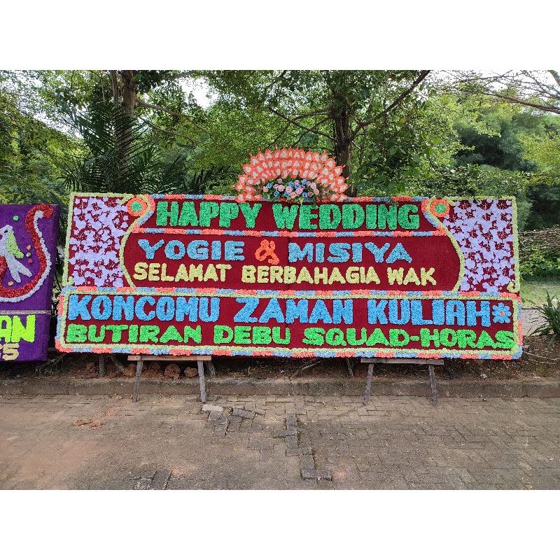 (SEWA) KARANGAN BUNGA MEDAN / PAPAN BUNGA MEDAN + MAHKOTA