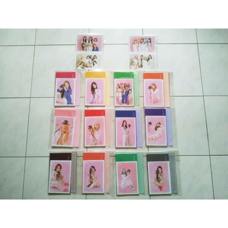 

LOONA SEASON GREETINGS 2021 SET POSTCARD, LETTER, PLANNER