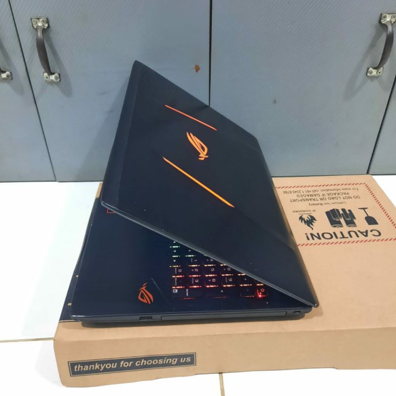 Laptop ASUS ROG STRIK GL553VD Cor i7-7700HQ Ram 8Gb/16 SSD 128GB + HDD 1TB  Nvdia GTX 1050 dedicated 4GB Keyboard backlight RGB Gaming Editing Mulus