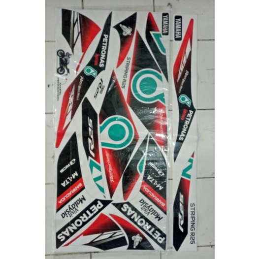 striping sticker variasi Yamaha R25 Petronas