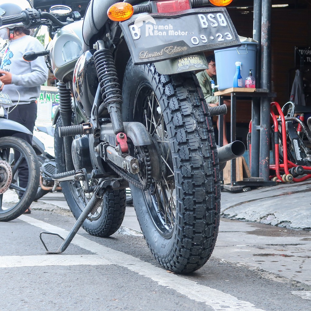 SWALLOW SB 212 4.00-17 4.50-17 4.00-18 4.50-18 Ban Motor Classic Royal Enfield, dll
