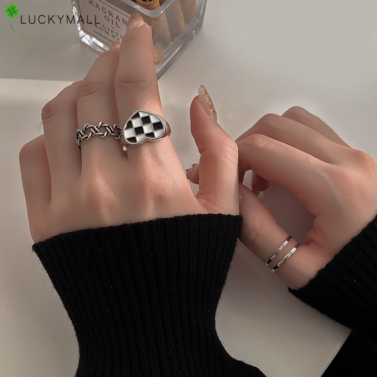 Set Cincin Model Terbuka Desain Hati Dan Papan Catur Warna Silver Untuk Wanita