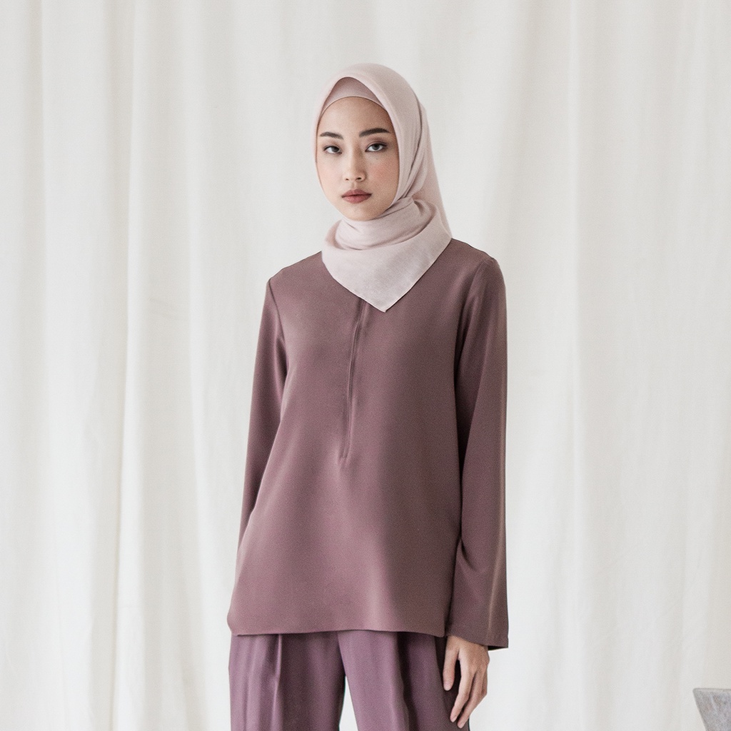 Basic Pradnya Top by Aska Label - Atasan basic polos blouse wanita Muslim lengan panjang murah busui friendly warna abu oat, ungu lilac, coklat clay, hitam black