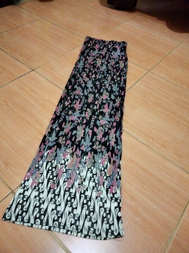 Couple Batik Rok Plisket Dan Kemeja Tangan Pendek