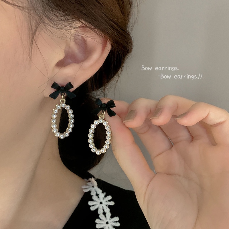 Anting Stud Desain Pita Warna Hitam Gaya Korea Vintage Klasik Untuk Aksesoris Wanita