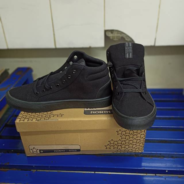 Sepatu bata north star