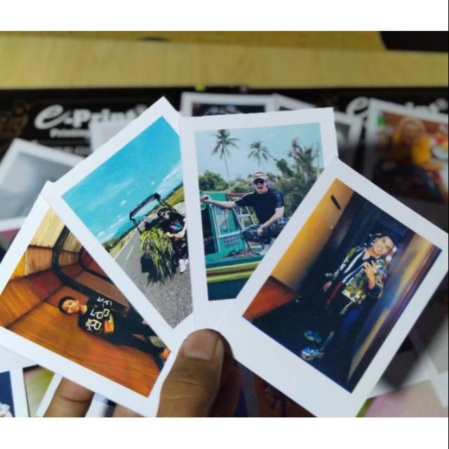 (BISA COD / BAYAR DITEMPAT) CETAK FOTO POLAROID TERMURAH UKURAN 6,4 CM X 9,4 CM MURAH MERIAH MEDAN