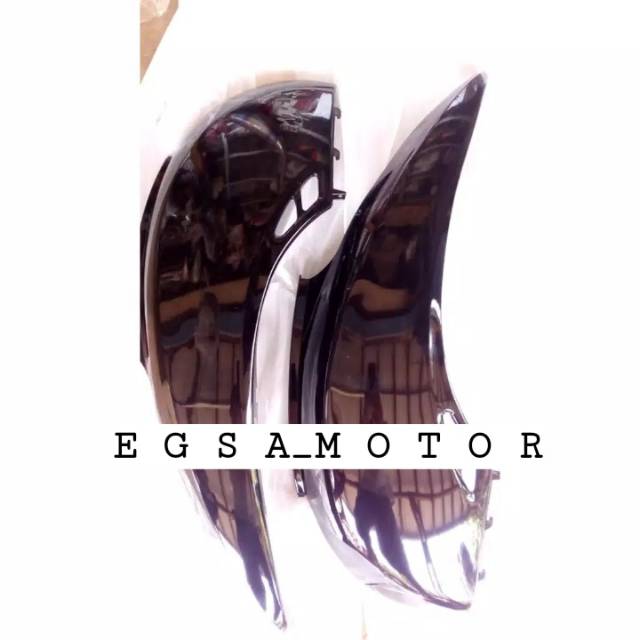 Body Belakang Kanan-Kiri Honda Scoopy Karbu Hitam Violet