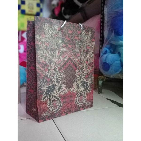 

Bag Paper Sedang Motif Batik hanya u pelengkap pembungkus kado