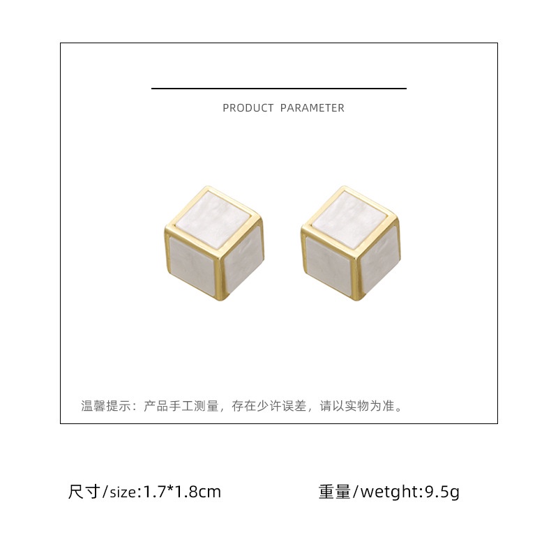 Bahasa Perancis anting-anting tiga dimensi persegi sederhana fashion desain telinga studs warna yang