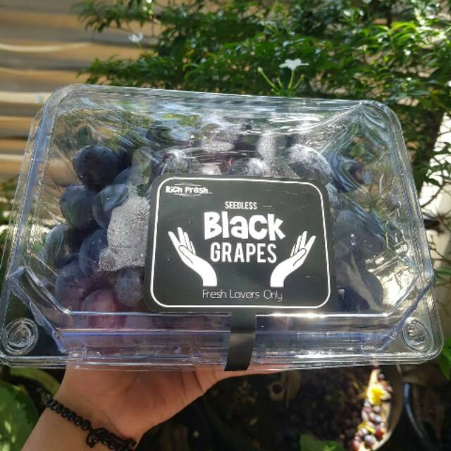 

Anggur black grapes