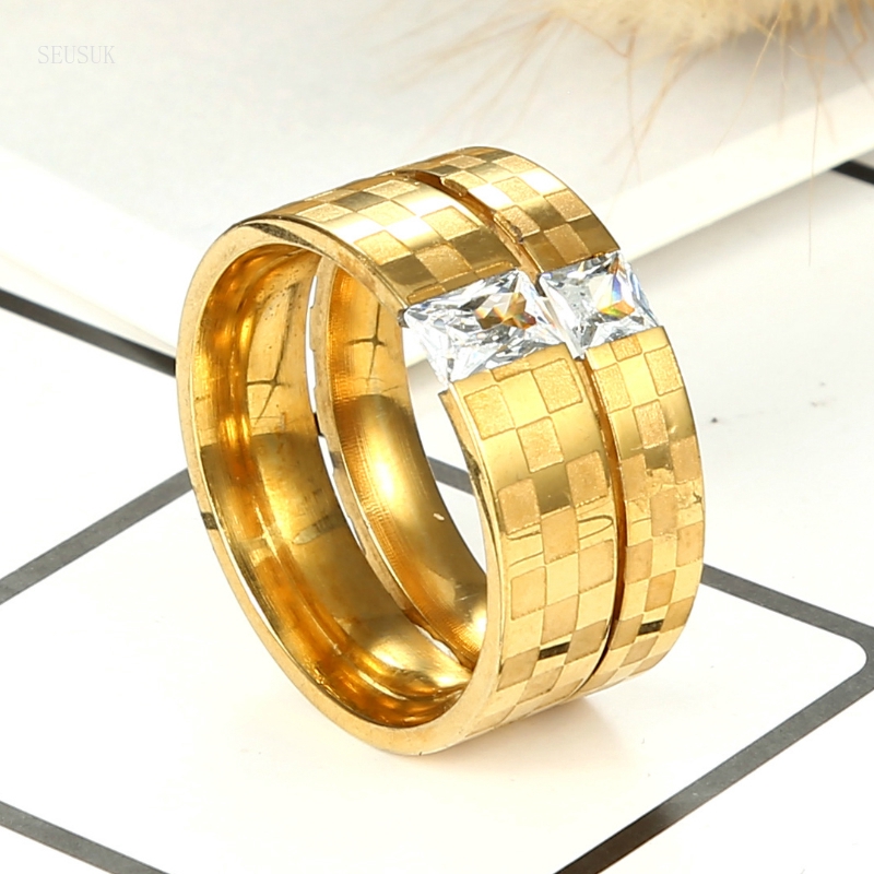 QD Cincin Pasangan Bahan Titanium Steel Warna Gold untuk Pria / Wanita