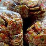 

KERUPUK MANOHARA MENTAH / CEMILAN 1kg