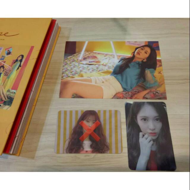 UNI.T LINE MINI ALBUM OFFICIAL YEBIN PHOTOCARD & EUIJIN POSTCARD
