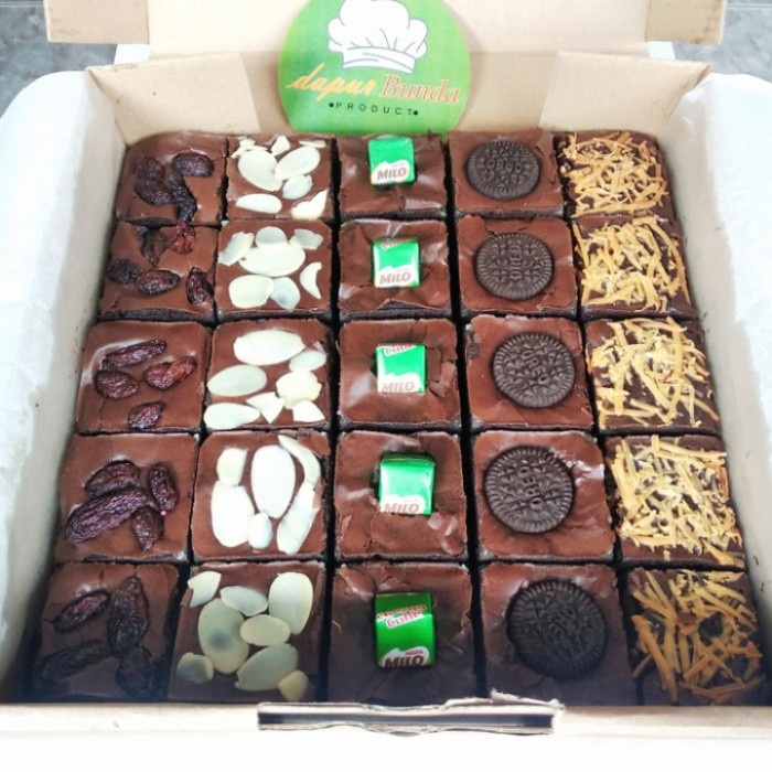 

Brownies sekat 20x20 25 slice / Fudgy Brownies - topping regular