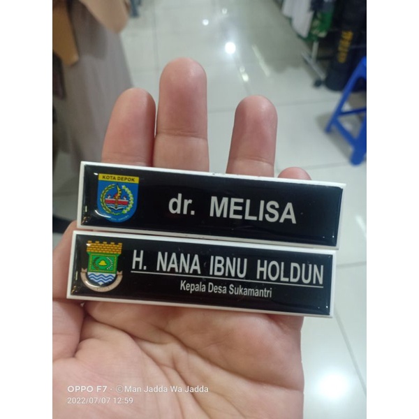 

NAME TAG ATAU NAMA DADA PAKAI LOGO.