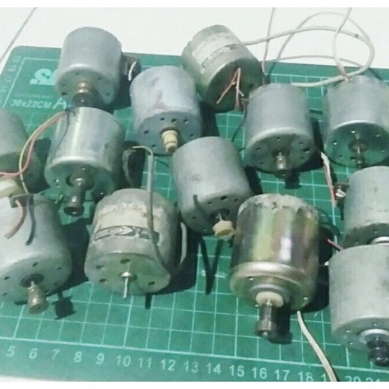 DC Motor tape 5/12vdc - 2800rpm body besar merek random .bisa untuk generator dll