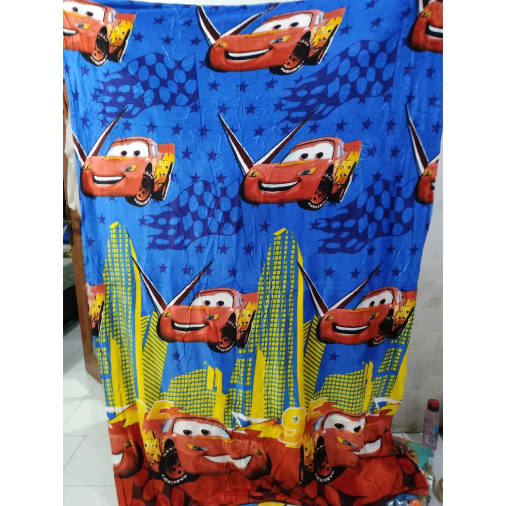 Selimut Karakter motif anak laki-laki dan perempuan