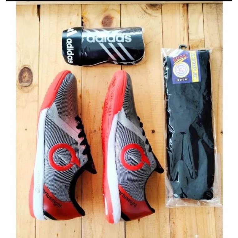 Kombinasi  Sepatu Futsal + kaos kaki + deker Terbaru