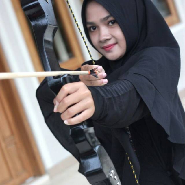 Busur Panah Hitam R50 + 5 anak panah bambu petung point besi